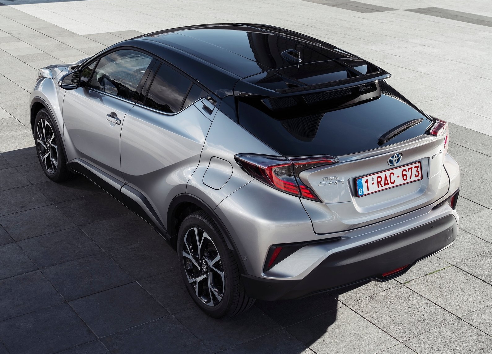 Toyota Chr сзади