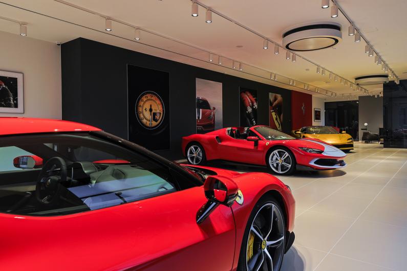 Rīgā atvērts lietoto Ferrari salons un servisa centrs